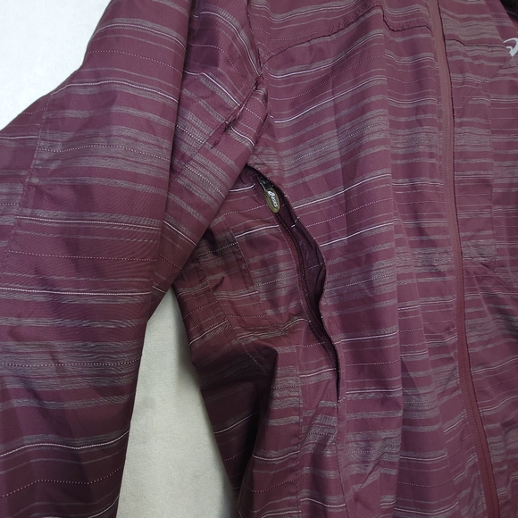 ASICS Men's Storm Shelter Burgandy Jacket Size Large Full Zip - Picture 10 of 10